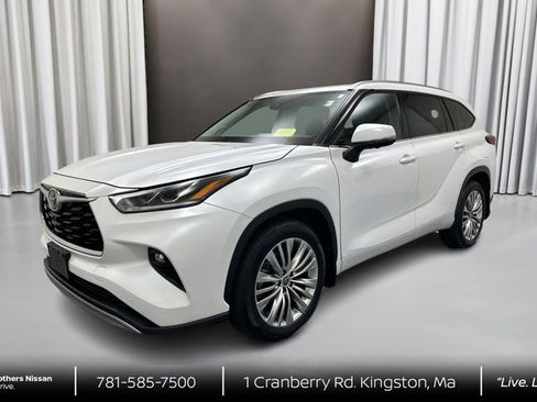 Used 2023 Toyota Highlander Platinum AWD/4WD image 1