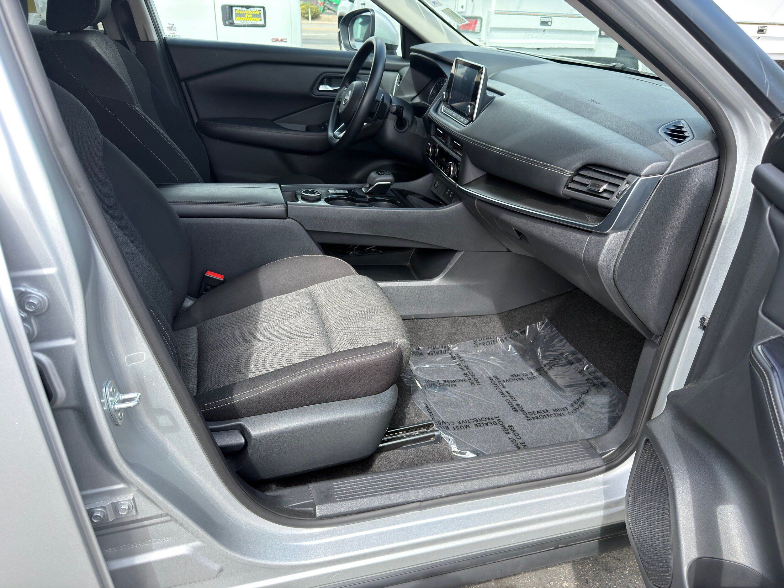 Used 2024 Nissan Rogue SV AWD/4WD image 10