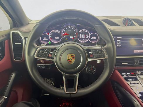 Certified 2022 Porsche Cayenne Platinum Edition image 12