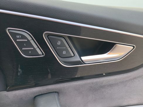 Used 2019 Audi Q8 Prestige w/ Luxury Package AWD/4WD image 51