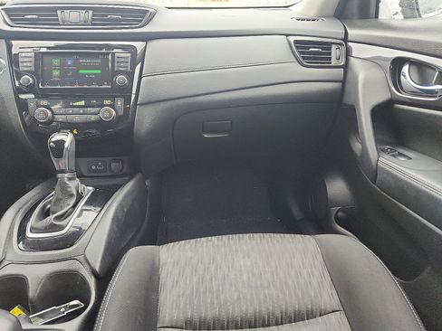 Used 2018 Nissan Rogue SV w/ Premium Package image 11
