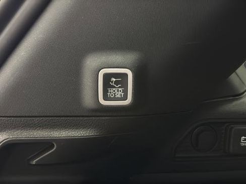 Used 2025 Jeep Grand Cherokee Limited w/ Black Appearance Package image 32