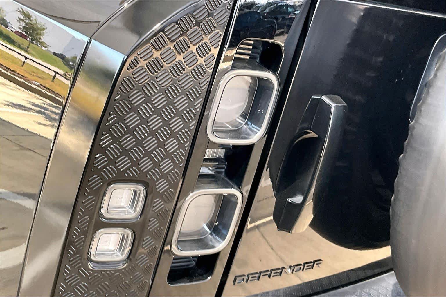 Used 2021 Land Rover Defender 110 X AWD/4WD image 29