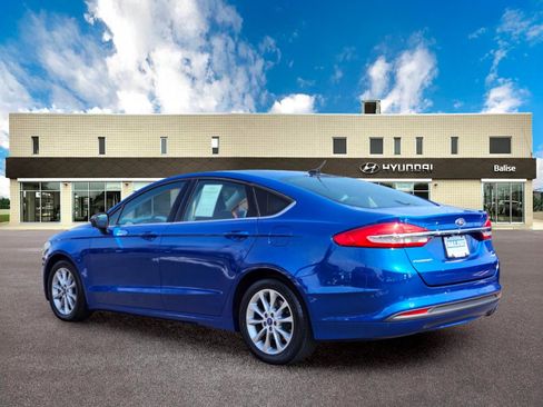 Used 2017 Ford Fusion SE w/ Fusion SE Technology Package image 5