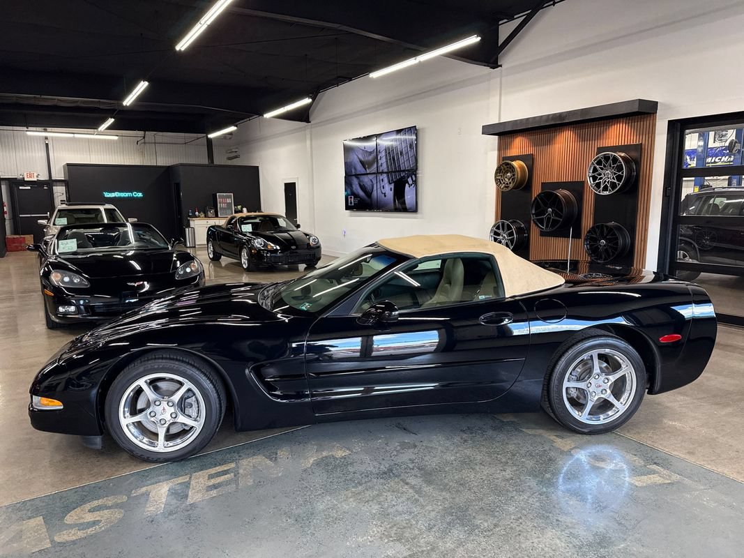 Used 2002 Chevrolet Corvette Convertible w/ Preferred Equipment Group2 RWD image 7