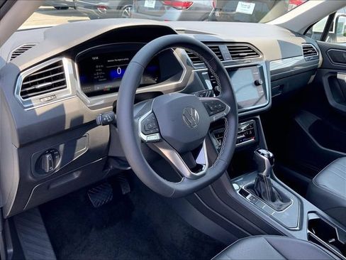 Used 2023 Volkswagen Tiguan SE FWD image 4