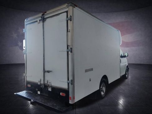 Used 2018 Chevrolet Express 3500 w/ Driver Convenience Package RWD image 5