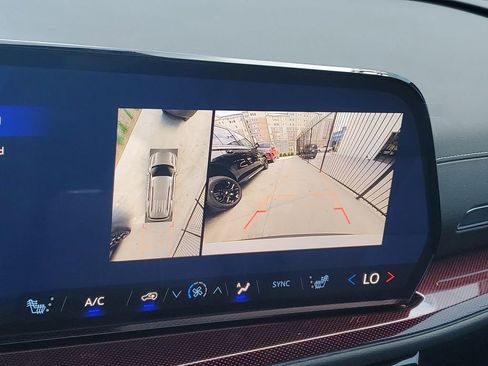 New 2026 Chevrolet Traverse Z71 w/ Driver Confidence Package image 27