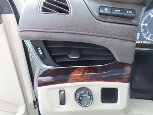 Used 2015 Cadillac Escalade ESV Luxury RWD image 20