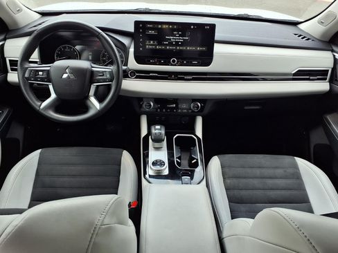 Used 2025 Mitsubishi Outlander SE AWD/4WD image 9
