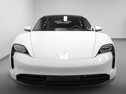 Certified 2022 Porsche Taycan image 8