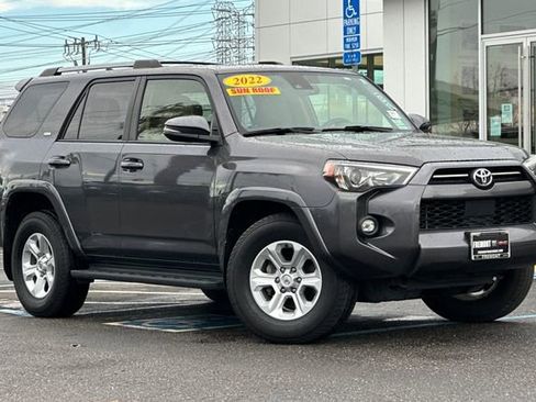 Used 2022 Toyota 4Runner SR5 Premium w/ Moonroof Package image 2