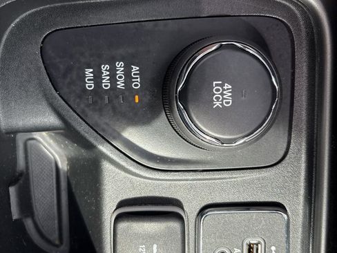 Used 2018 Jeep Compass Sport w/ Cold Weather Group image 22