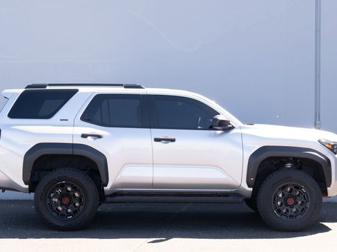 Used 2025 Toyota 4Runner SR5 AWD/4WD image 26