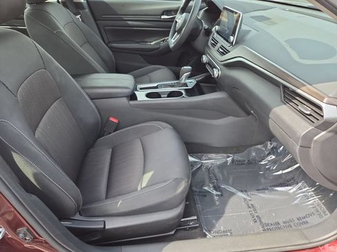 Used 2024 Nissan Altima 2.5 SV FWD image 30
