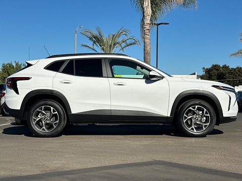 New 2026 Chevrolet Trax LT w/ LT Convenience Package image 3