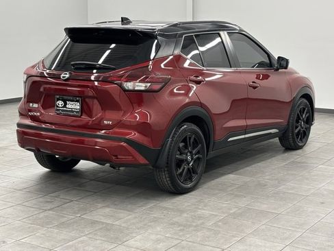 Used 2022 Nissan Kicks SR image 2