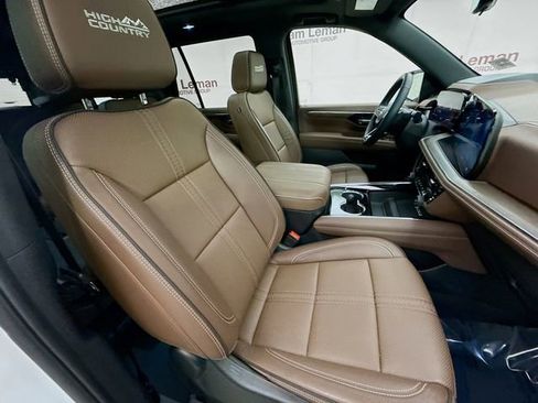 Used 2025 Chevrolet Tahoe High Country image 33