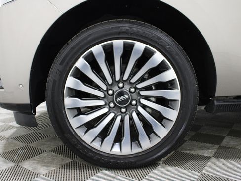 Used 2019 Lincoln Navigator Reserve image 38