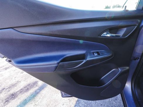 Used 2022 Chevrolet Bolt EUV LT w/ Convenience Package image 11