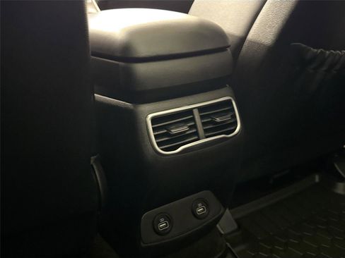 Used 2023 Hyundai Santa Fe SEL w/ Premium Package image 35