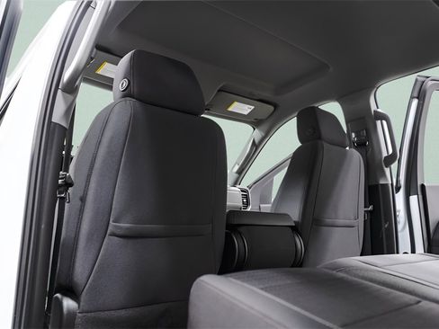 Used 2025 Chevrolet Silverado 2500 LT image 30