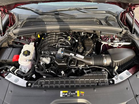 Used 2024 Jeep Grand Cherokee Limited w/ Black Appearance Package image 18