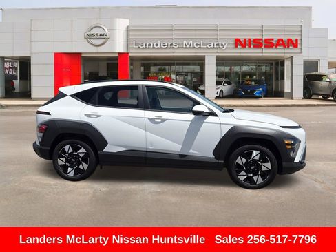Used 2025 Hyundai Kona SEL FWD image 2