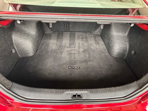 Used 2025 Nissan Altima 2.5 SV FWD image 9