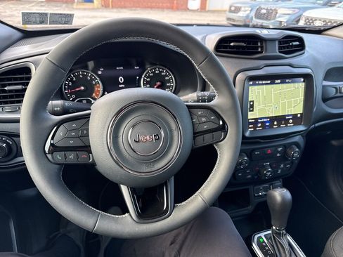 Used 2021 Jeep Renegade Latitude image 16