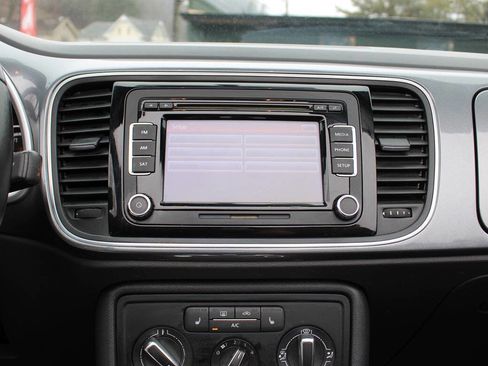 Used 2014 Volkswagen Beetle 1.8T image 17