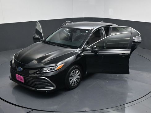 Used 2022 Toyota Camry LE image 24