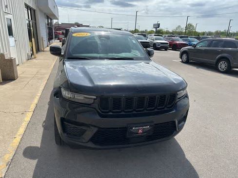 Used 2023 Jeep Grand Cherokee Altitude image 25