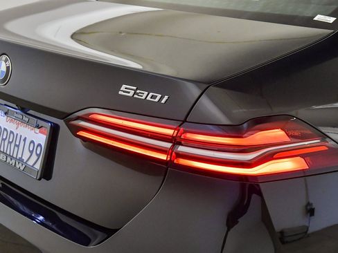 Used 2025 BMW 530i w/ Premium Package image 12