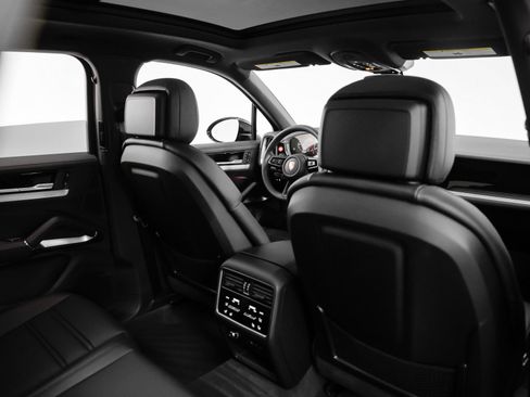 Certified 2026 Porsche Cayenne S AWD/4WD image 24