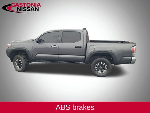 Used 2022 Toyota Tacoma TRD Off-Road image 10