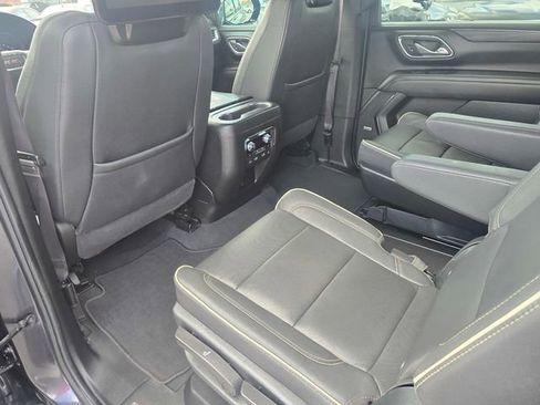 Used 2023 GMC Yukon XL SLT w/ SLT Premium Package image 11