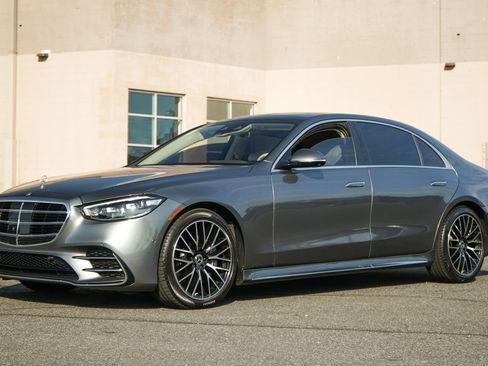 Used 2023 Mercedes-Benz S 500 4MATIC image 2
