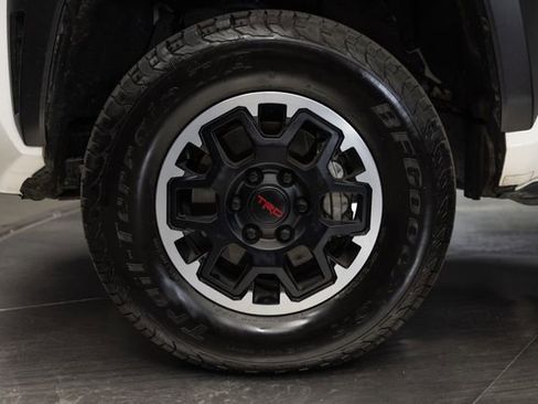 Used 2024 Toyota Tacoma TRD Off-Road image 6