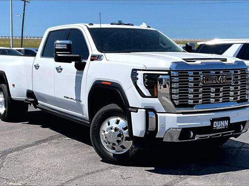 Used 2024 GMC Sierra 3500 Denali w/ Denali Reserve Package AWD/4WD image 11