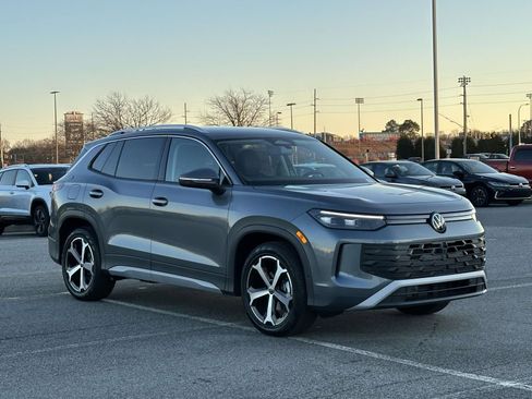 New 2026 Volkswagen Tiguan SE image 8