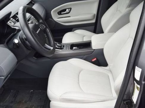 Used 2019 Land Rover Range Rover Evoque SE AWD/4WD image 18
