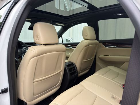 Used 2017 Cadillac XT5 Premium Luxury FWD image 13