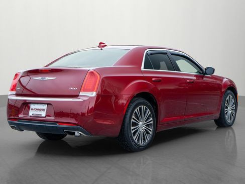 Used 2016 Chrysler 300 Limited image 7