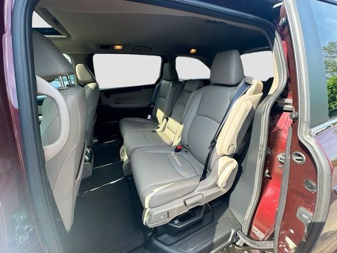 Used 2018 Honda Odyssey EX-L image 24