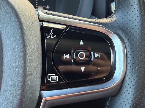 Used 2019 Volvo XC60 T5 Momentum w/ Premium Package image 36