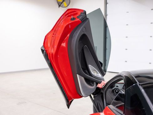 Used 2023 McLaren GT image 27