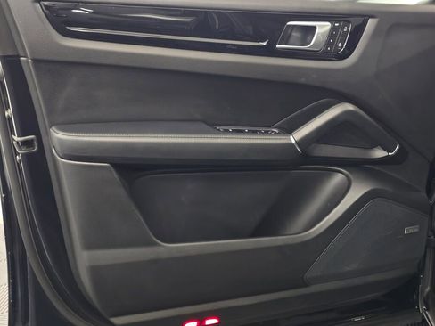 Certified 2023 Porsche Cayenne Platinum Edition AWD/4WD image 35