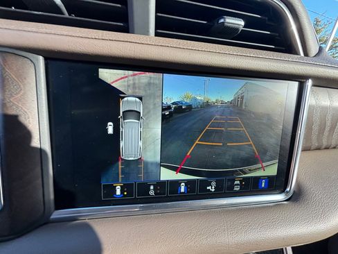 Used 2022 GMC Yukon XL Denali w/ Advanced Technology Package image 9