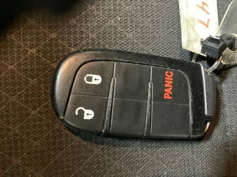 Used 2021 Jeep Grand Cherokee Laredo AWD/4WD image 36